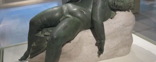 Śpiący Eros to jedna z wielu rzeźb, które padły łupem Werresa
