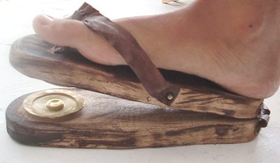 Reconstruction of <em>scabellum</em> in form of flaps. The rhythm was beaten by foot