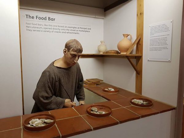 Zdjęcie z muzeum w Canterbury ukazujące thermopolium