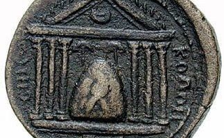 Czarny kamień z Emessy na rzymskiej monecie