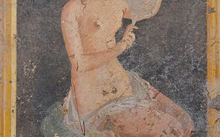 Fresk z Willi Arianna (Stabie), ukazujący Rzymiankę korygującą fryzurę. Malowidło datowane na I wiek n.e.