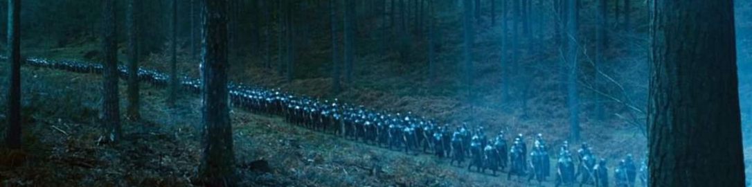 Marsz legionistów przez las
