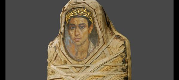 Portret fajumski zamocowany na twarzy mumii