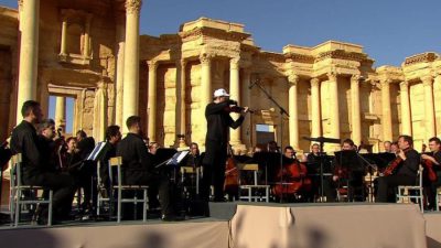 Rosyjski maestro gra w Palmyrze
