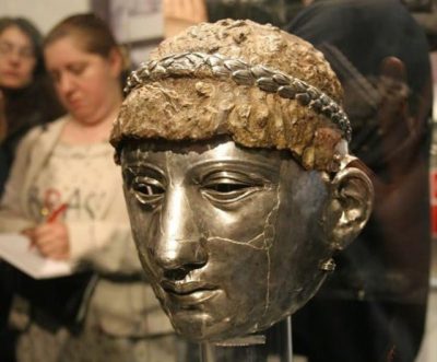 Odtworzono skradziony tracko-rzymski hełm z maską