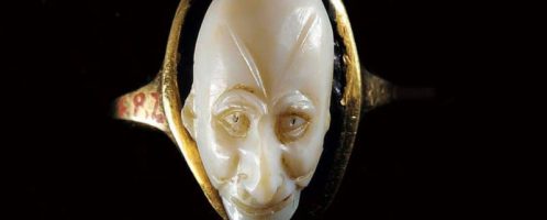 A Roman cameo with gilded sides and an agate face┬á┬á