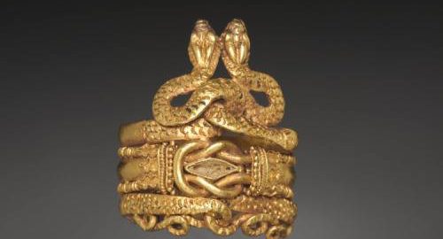 Roman golden ring, depicting a serpent