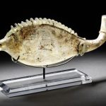Rzymskie szklane naczynie w kształcie ryby