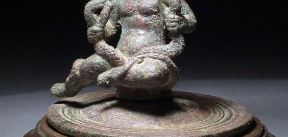 Sculpture depicting little Heracles choking snakes