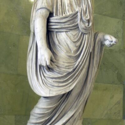Antoninus Pius in toga