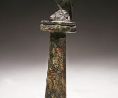 Roman statuette showing an eagle on a column