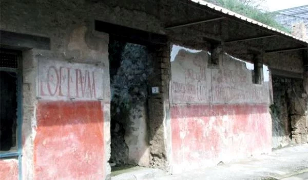An example of Roman graffiti on a wall in Pompeii