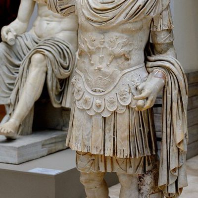 Statue showing the armored emperor Titus Flavius