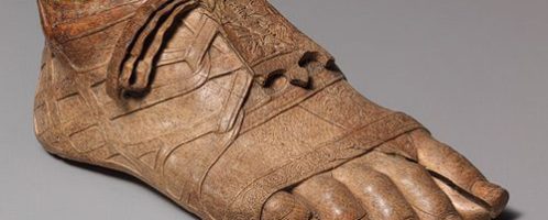 Rzymska stopa w sandale wykonana z kości słoniowej