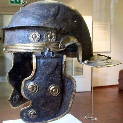 Un ejemplo de casco romano Imperial-galo (galae)