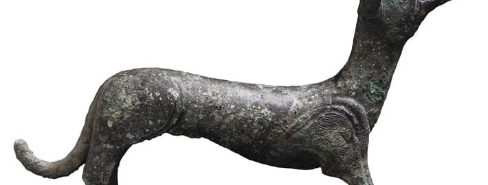 Roman figurine of a licking dog