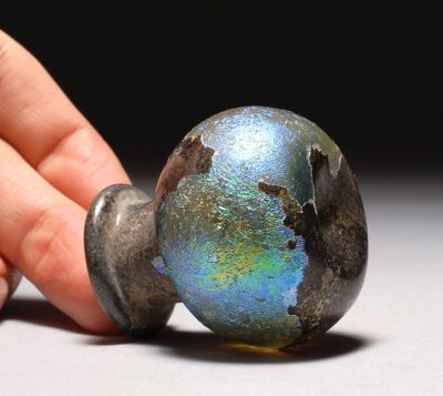 Rzymskie naczynie wykonane ze szkła dichroicznego