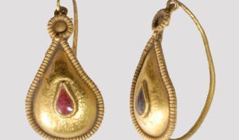 A pair of beautiful gold roman earrings