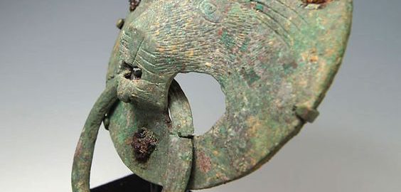 Roman door handle in the shape of a lion's head