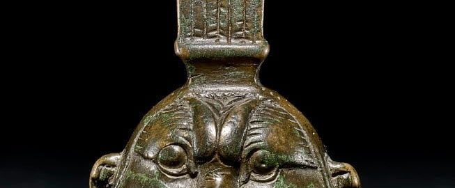 Rzymski dzwonek w kształcie głowy