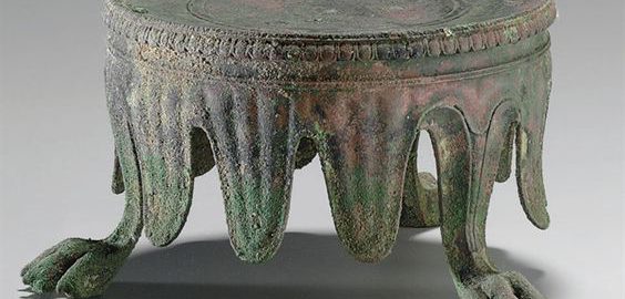 Rzymski stolik z brązu