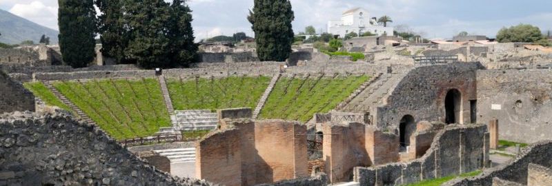 Ruiny dużego teatru w Pompejach