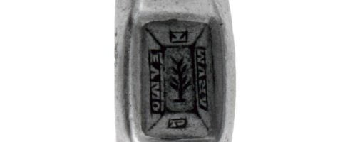 Rzymski pierścień podarowany z okazji ślubu, z wygrawerowanym napisem: Te amo parum
