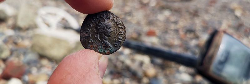 Polski poszukiwacz skarbów odkrył rzymską monetę Marcusa Aureliusa Nigrinianusa