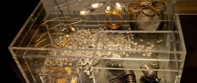 The treasure of Hoxne on display. The display case shows what the  treasure chest looks like