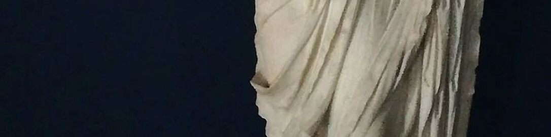 Rzymska rzeźba postaci w todze
