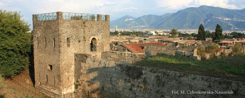 Tower XI and the city wall in Pompeii