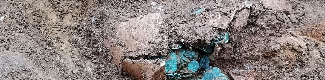 Vessel with coins discovered in Hungary