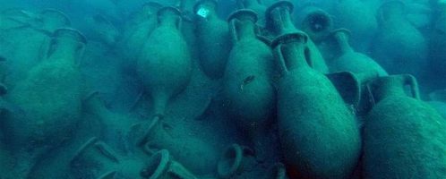 Amphorae in the Roman ship Bou Ferrer