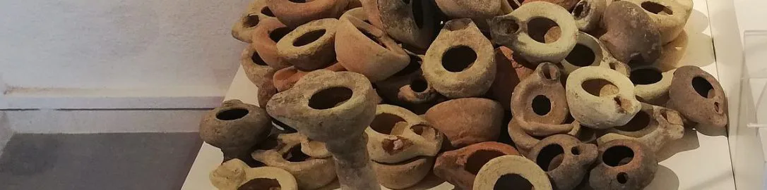Antyczne lampki oliwne z Marsali