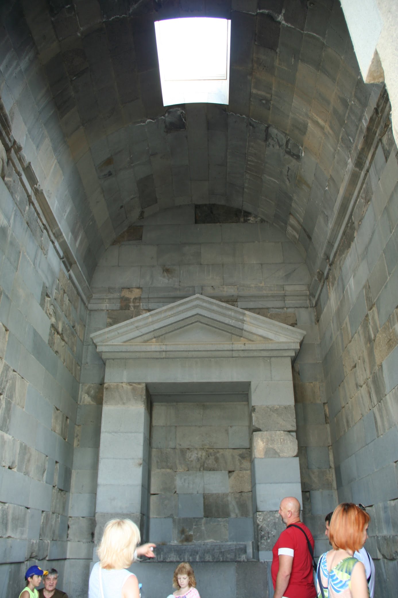 Wnętrze świątyni w Garni