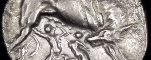 Rewers monety rzymskiej ukazujący wilczycę karmiącą Romulusa i Remusa
