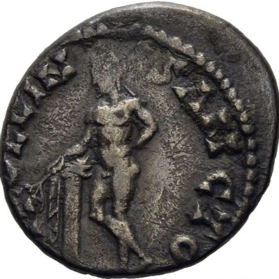 Rewers monety z legendą APOLLINI SANCTO, nagi Apollo oparty o kolumnę, opiera się o kolumnę, w prawej ręce trzyma wieniec laurowy