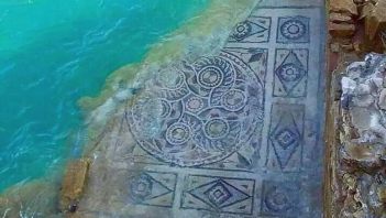 Mozaika rzymska obmywana przez wody Eufratu