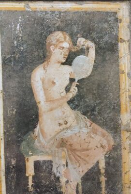 Rzymski fresk ukazujący kobietę czeszącą włosy