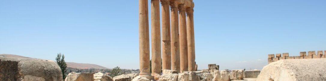 Sześć kolumn pozostałych ze świątyni Jowisza