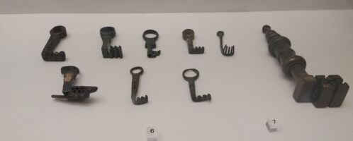 Different types of Roman keys