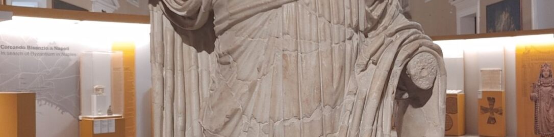 Rzymska statua ukazująca młodego sędziego