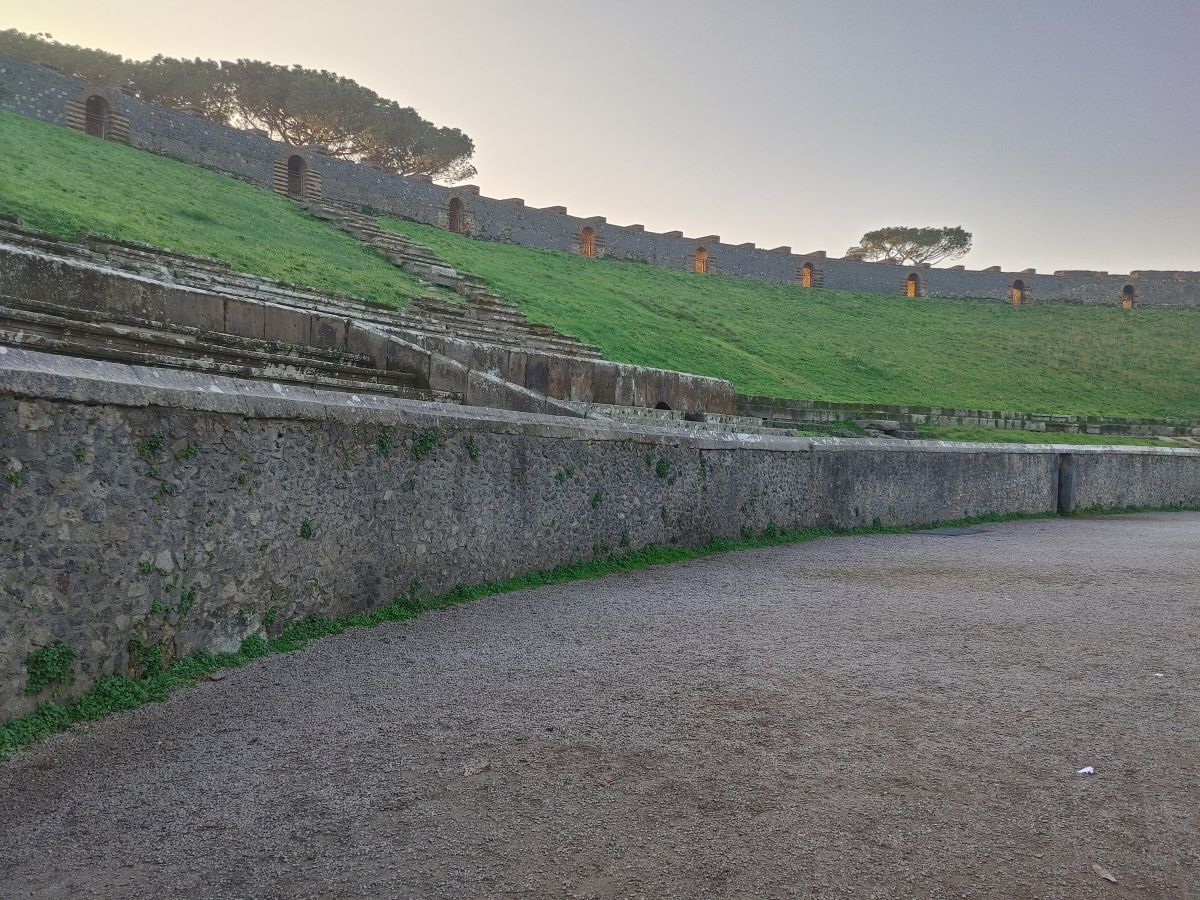 Arena amfiteatru rzymskiego w Pompejach