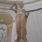 Rzymska rzeźba ukazująca Afrodytę