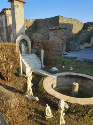 Mały ogródek w domu Marka Lukrecjusza w Pompejach