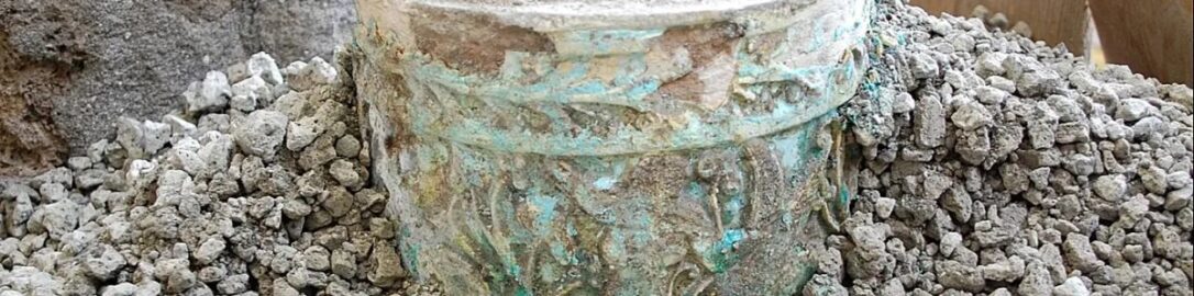 Vase discovered in Pompeii