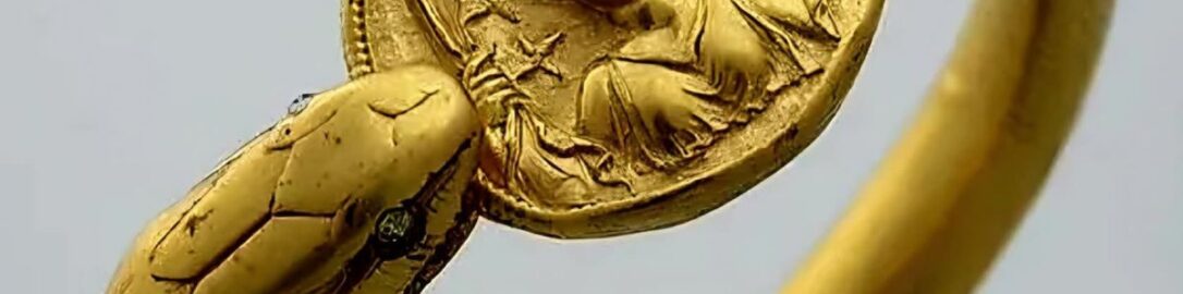 Gold bracelet from Pompeii